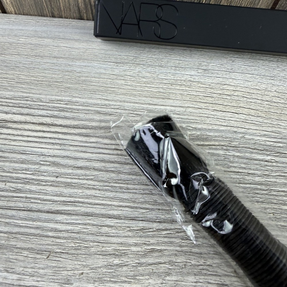 NARS MIZUBAKE KABUKI BRUSH (Contour/Sculpting Brush) Brand new in Box - Picture 6 of 16